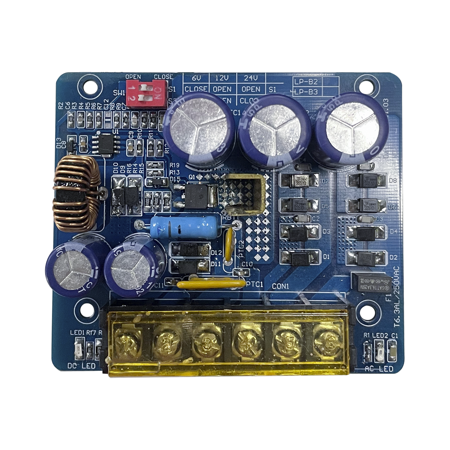 6 o 12 o 24 Vcc @ 4 A / Fuente tipo tarjeta/ 1 salida / requiere transformador de entrada / capacidad de baterías / baterías no incluidas.