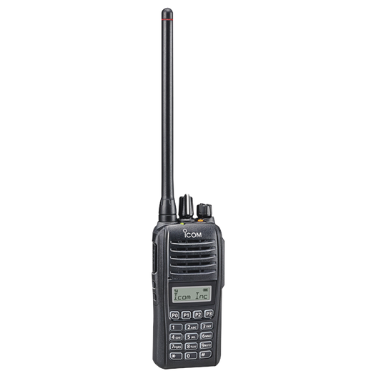 Radio digital NXDN en la banda de VHF, rango de frecuencia 136-174MHz, sumergible IP67, analógico y digital, opera en sistemas trunking y convencional, 5W de potencia.